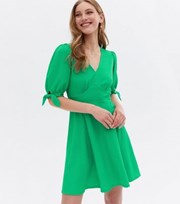 New Look Green Crinkle Jersey Tie Sleeve Mini Dress